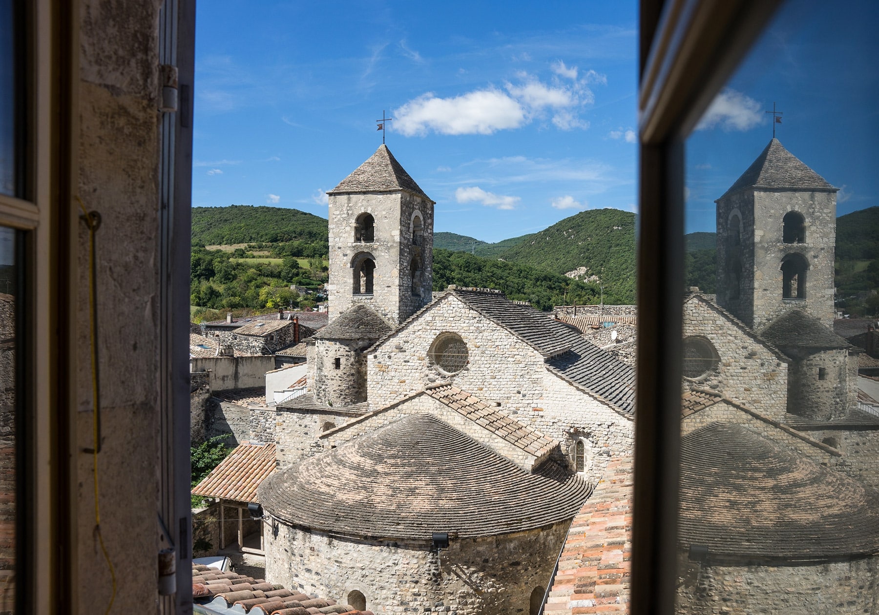 meysse-eglise-vue-fenetre_1800x1260_acf_cropped