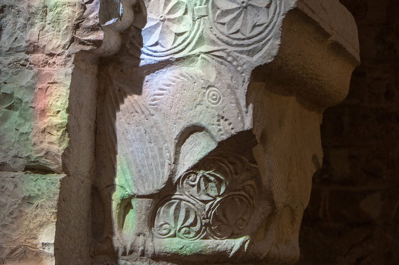 Visite guidée Secrets dévoilés : La fascinante histoire de l'abbatiale et de ses piliers finement sculptés