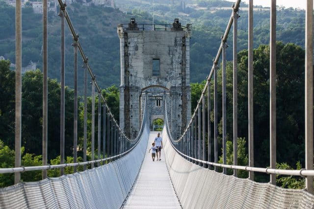 pont-de-rochemaure-passerelle