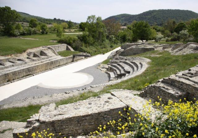 site-antique-theatre-antique-alba-romaine_1800x1260_acf_cropped