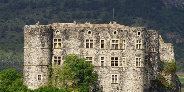 Chateau-alba-la-romaine_1800x900_acf_cropped