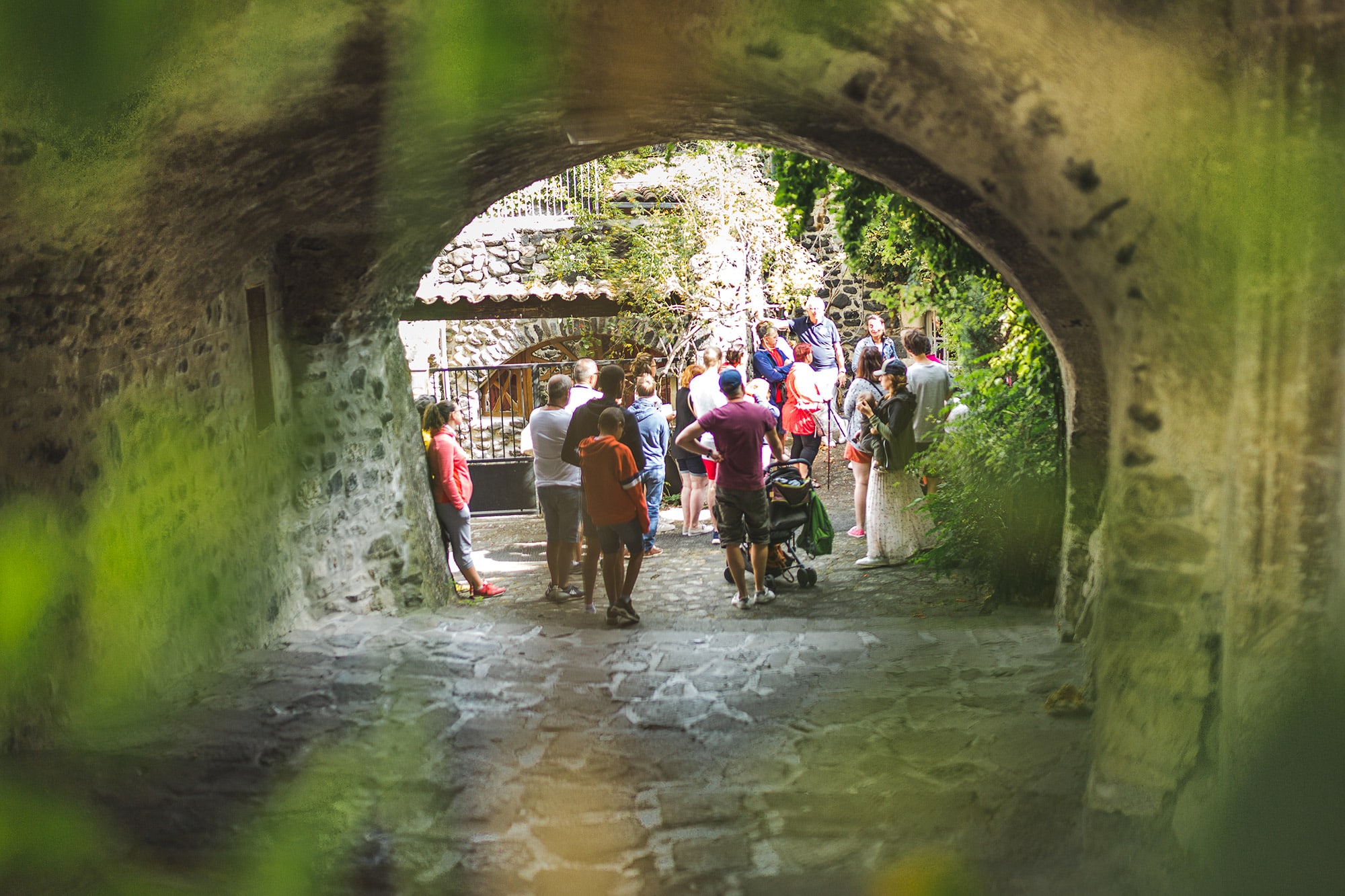 groupe-visite-village-medieval-sud-ardeche