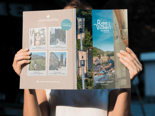 OTISARV Mockup Magazine (1)